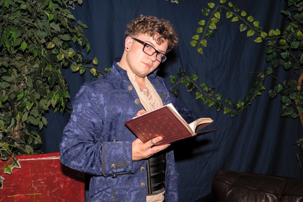 Nicolas Hopkinson Narrator, reading an epic adventure.